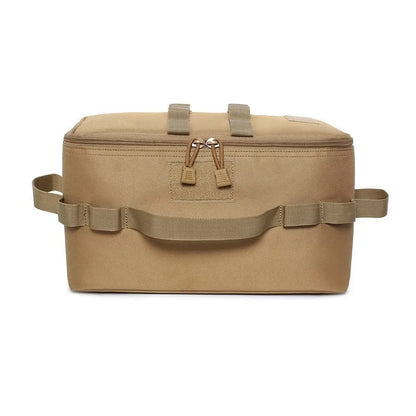 Bolsa organizadora de camping en el campamento junto a la tienda