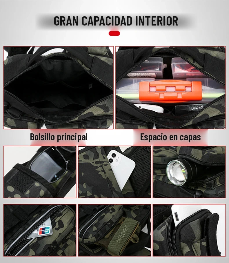 Interior de la mochila de pesca con bolsillo principal y espacio en capas para cajas de senuelos
