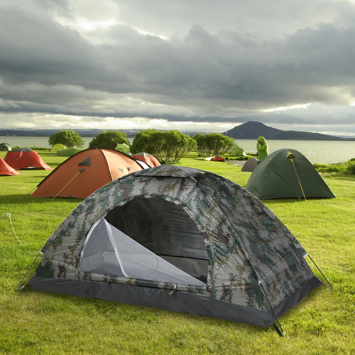 Casa de campaña de camping en camuflaje digital, vista principal