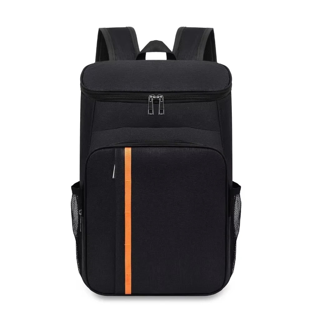 Detalle del doble cierre y el bolsillo frontal de la mochila hielera