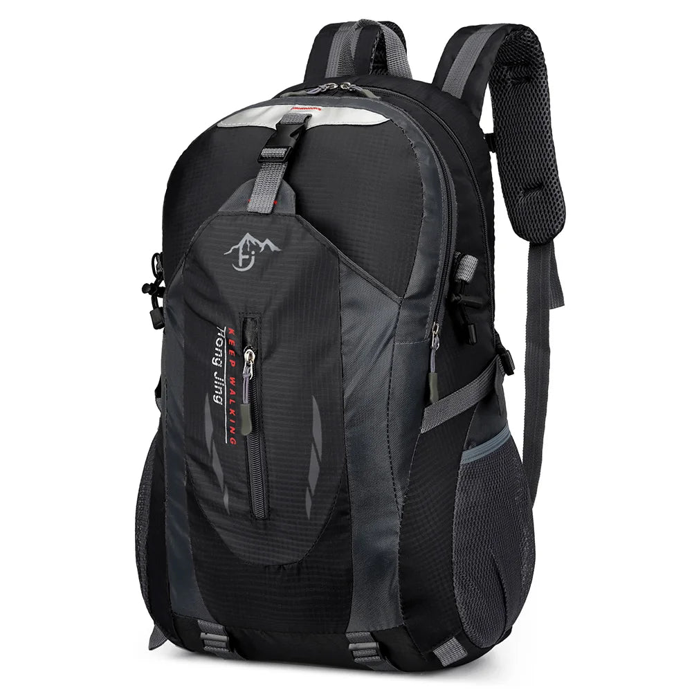Mochila de senderismo de 40 litros vista de frente