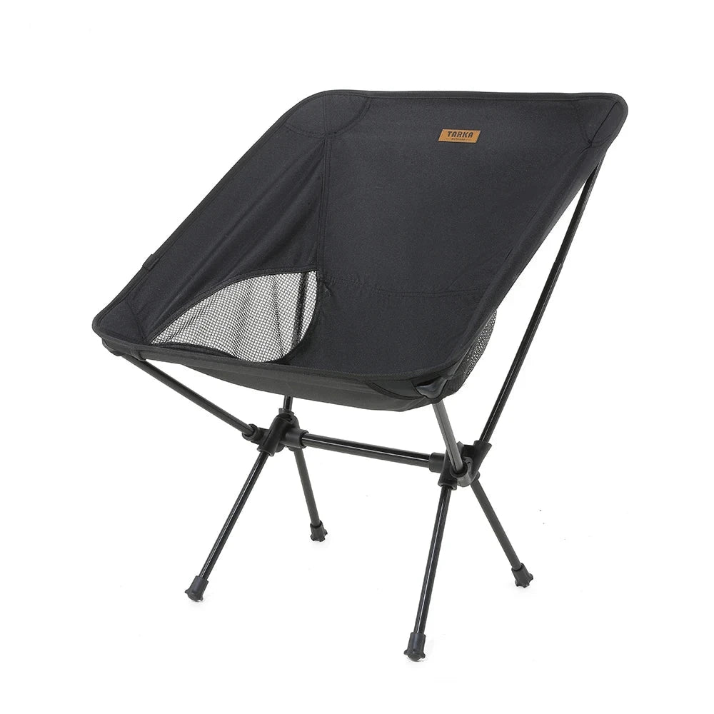 Detalle de la bolsa de malla lateral de la silla plegable de camping