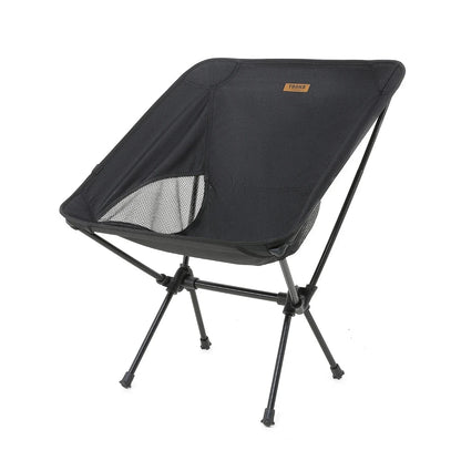 Detalle de la bolsa de malla lateral de la silla plegable de camping