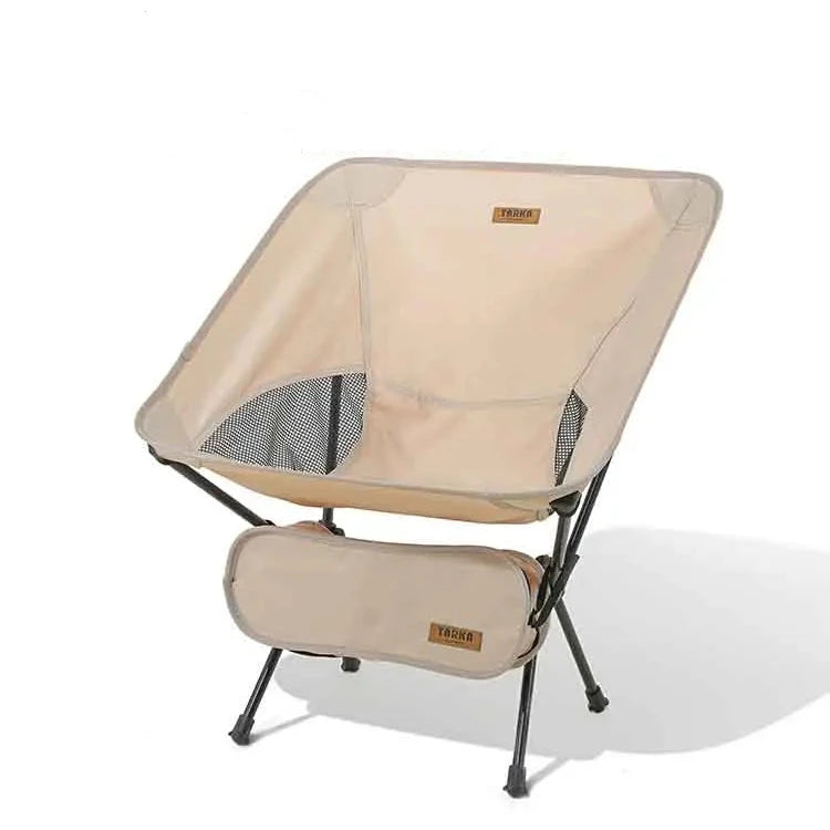 Silla plegable de camping guardada en su funda de transporte