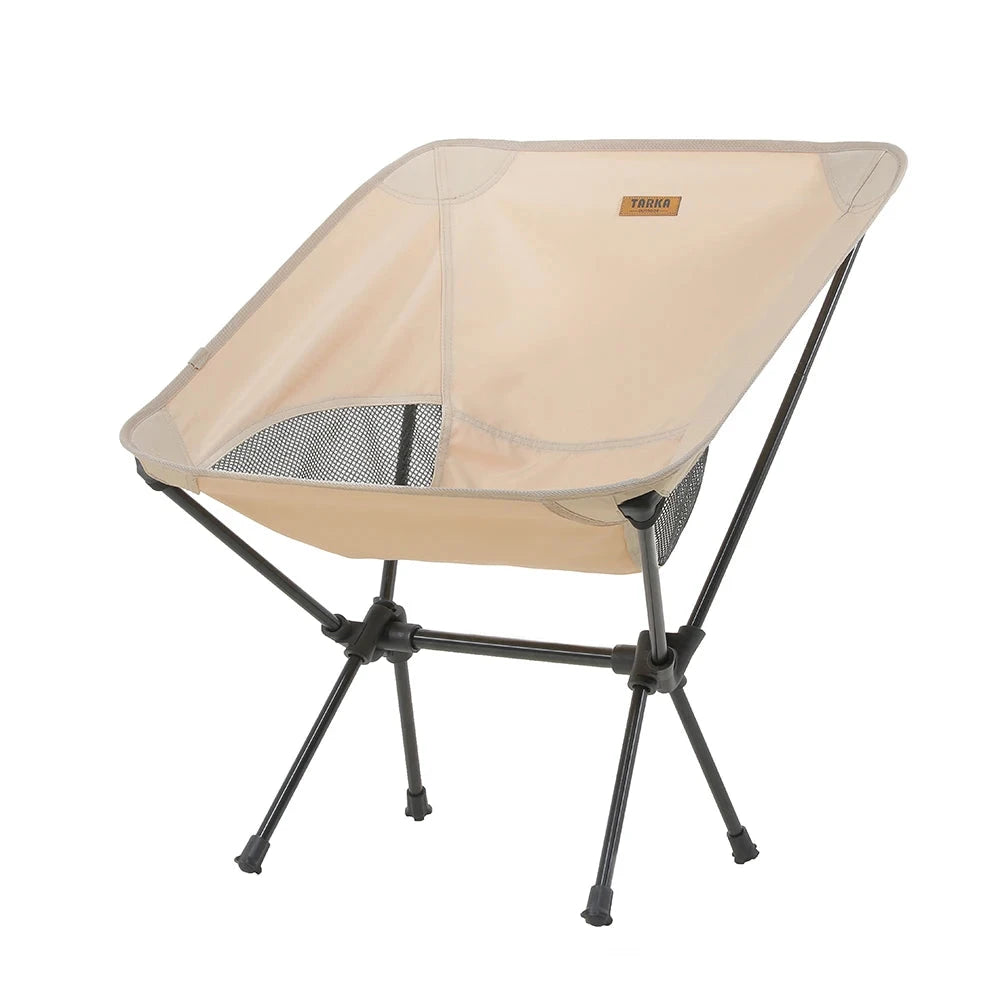 Detalle de las patas de aluminio de la silla plegable de camping